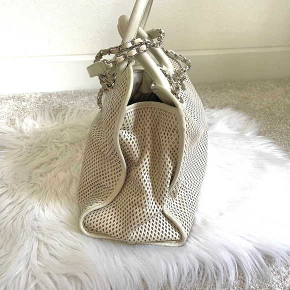 [ SOLD ] CHANEL White Mesh Handbag Tote - Picture 6 of 12